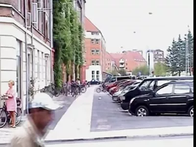 Ryska thot i sexiga glasögon blir krämig utomhus