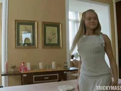 Födelsedagsflicka blir knullad av en främling utomhus