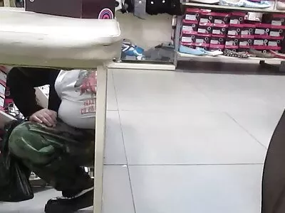Lesbiska använder en rem på eftersom de har sex i bilen