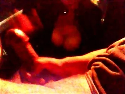 Bystiga Vivian B orgasmer efter en dildo onani session