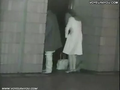 Blond hora ger sin svärfar en avsugning