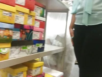 En brutal man satte en TRANS -tjej på ett kräftdjur, knullade och slutade i sin söta röv