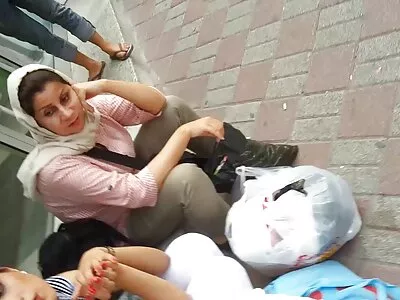 Unga berömmelsehungriga tjejer knullar en producent för att göra det stort